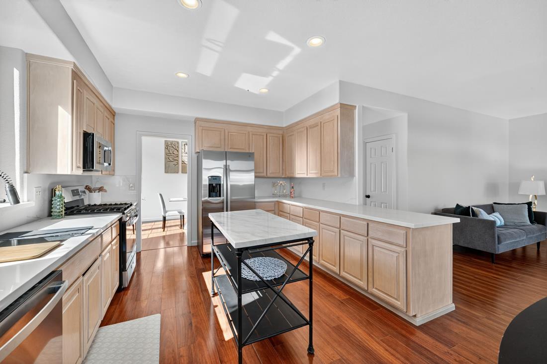 Detail Gallery Image 17 of 65 For 17671 Riverbend Rd, Salinas,  CA 93908 - 4 Beds | 3 Baths
