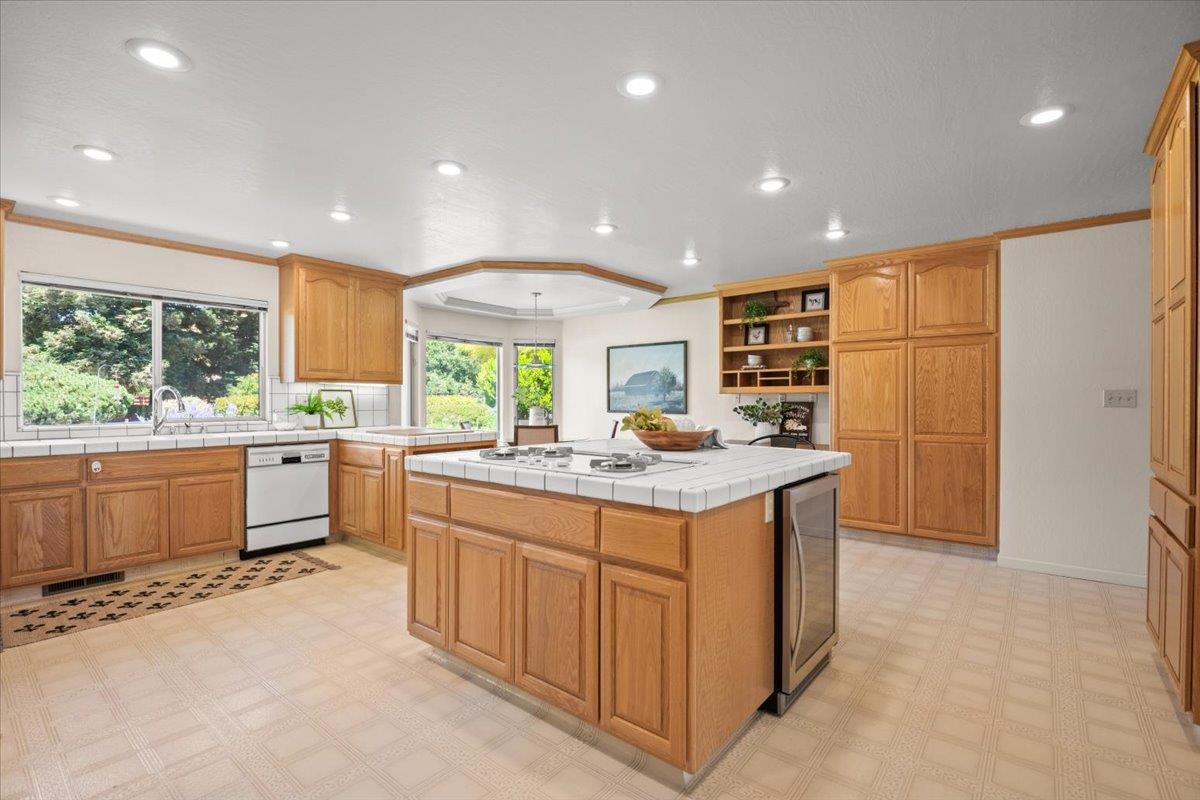 Detail Gallery Image 22 of 67 For 2130 Louis Holstrom Dr, Morgan Hill,  CA 95037 - 4 Beds | 2/1 Baths