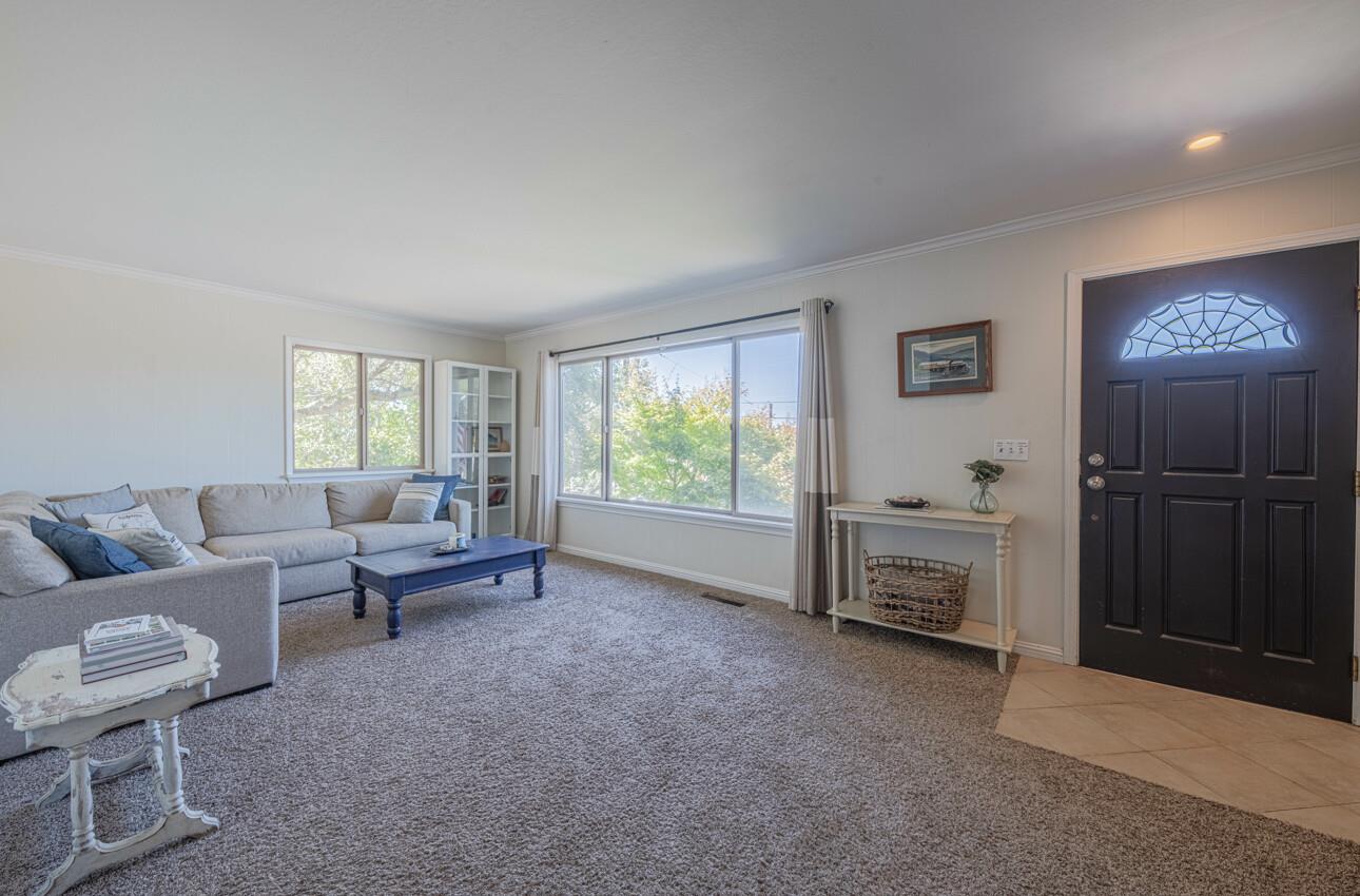 Detail Gallery Image 15 of 66 For 394 Mesa Rd, Salinas,  CA 93908 - 6 Beds | 4 Baths