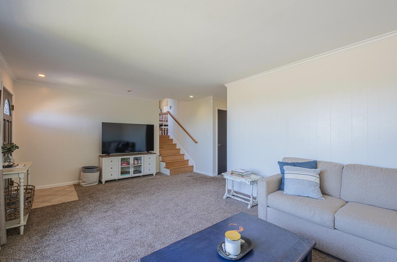 Detail Gallery Image 17 of 66 For 394 Mesa Rd, Salinas,  CA 93908 - 6 Beds | 4 Baths