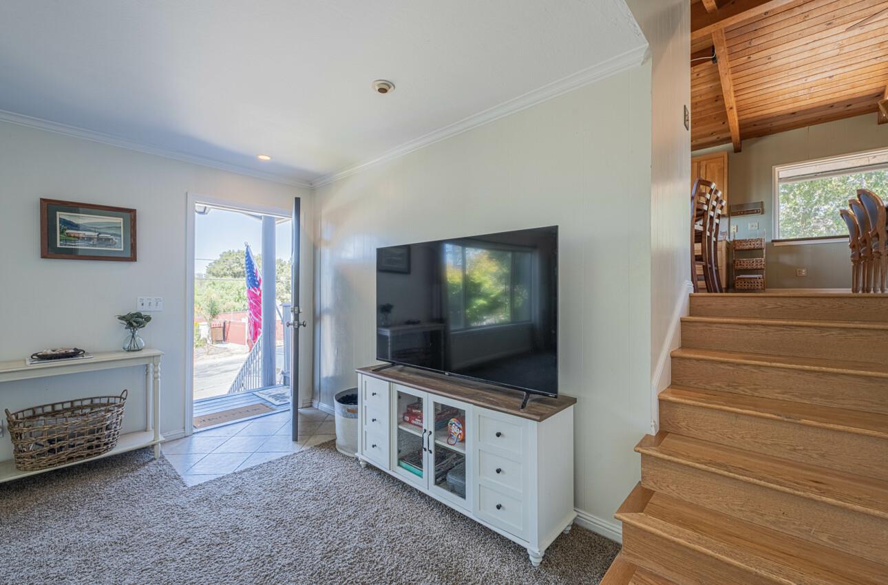 Detail Gallery Image 18 of 66 For 394 Mesa Rd, Salinas,  CA 93908 - 6 Beds | 4 Baths