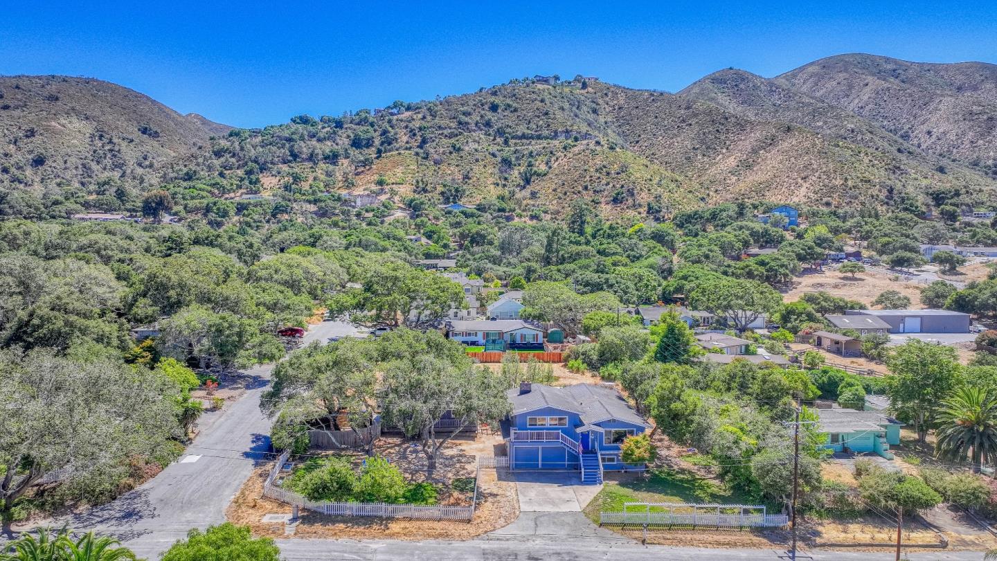 Detail Gallery Image 2 of 66 For 394 Mesa Rd, Salinas,  CA 93908 - 6 Beds | 4 Baths