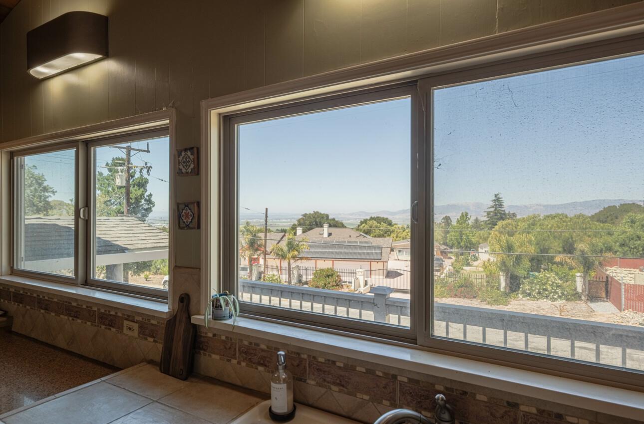 Detail Gallery Image 25 of 66 For 394 Mesa Rd, Salinas,  CA 93908 - 6 Beds | 4 Baths