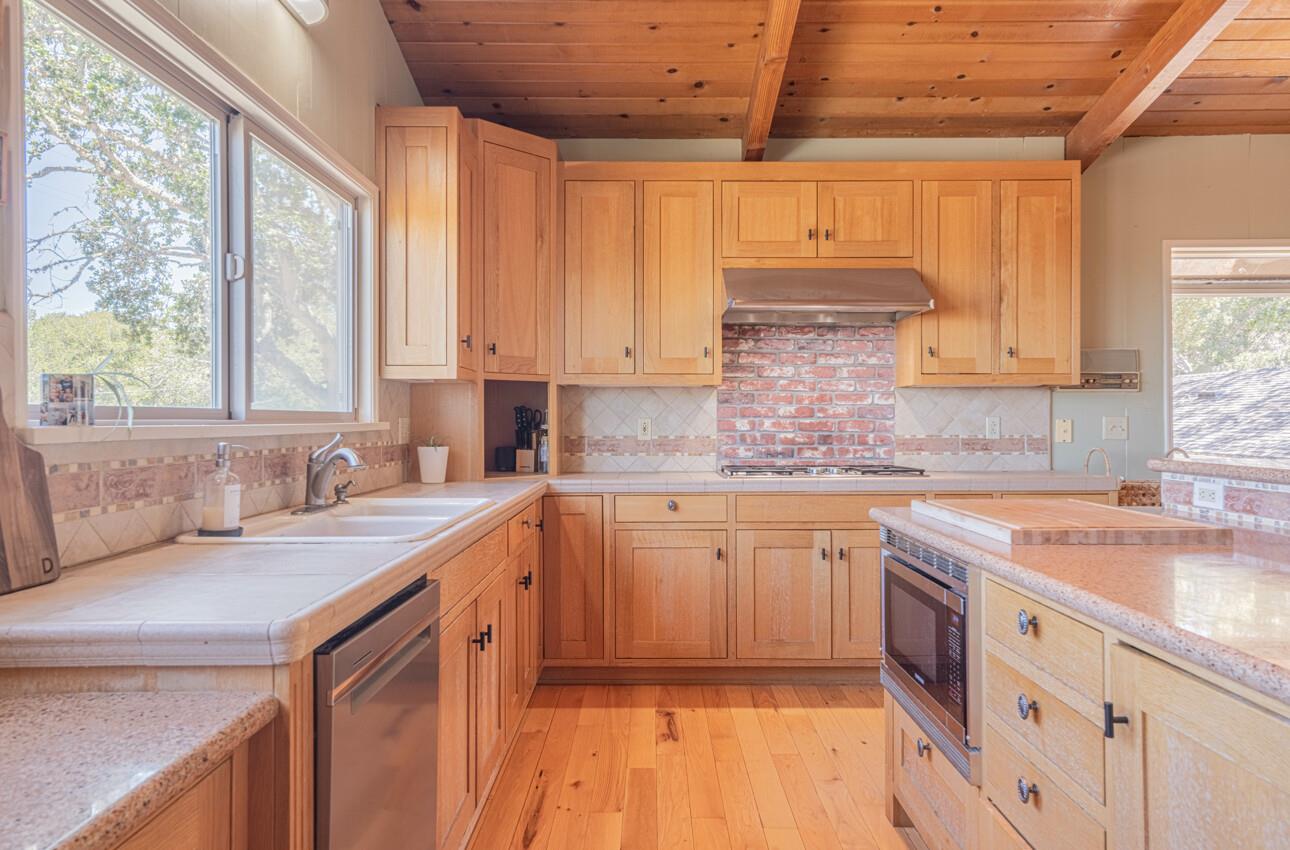 Detail Gallery Image 26 of 66 For 394 Mesa Rd, Salinas,  CA 93908 - 6 Beds | 4 Baths