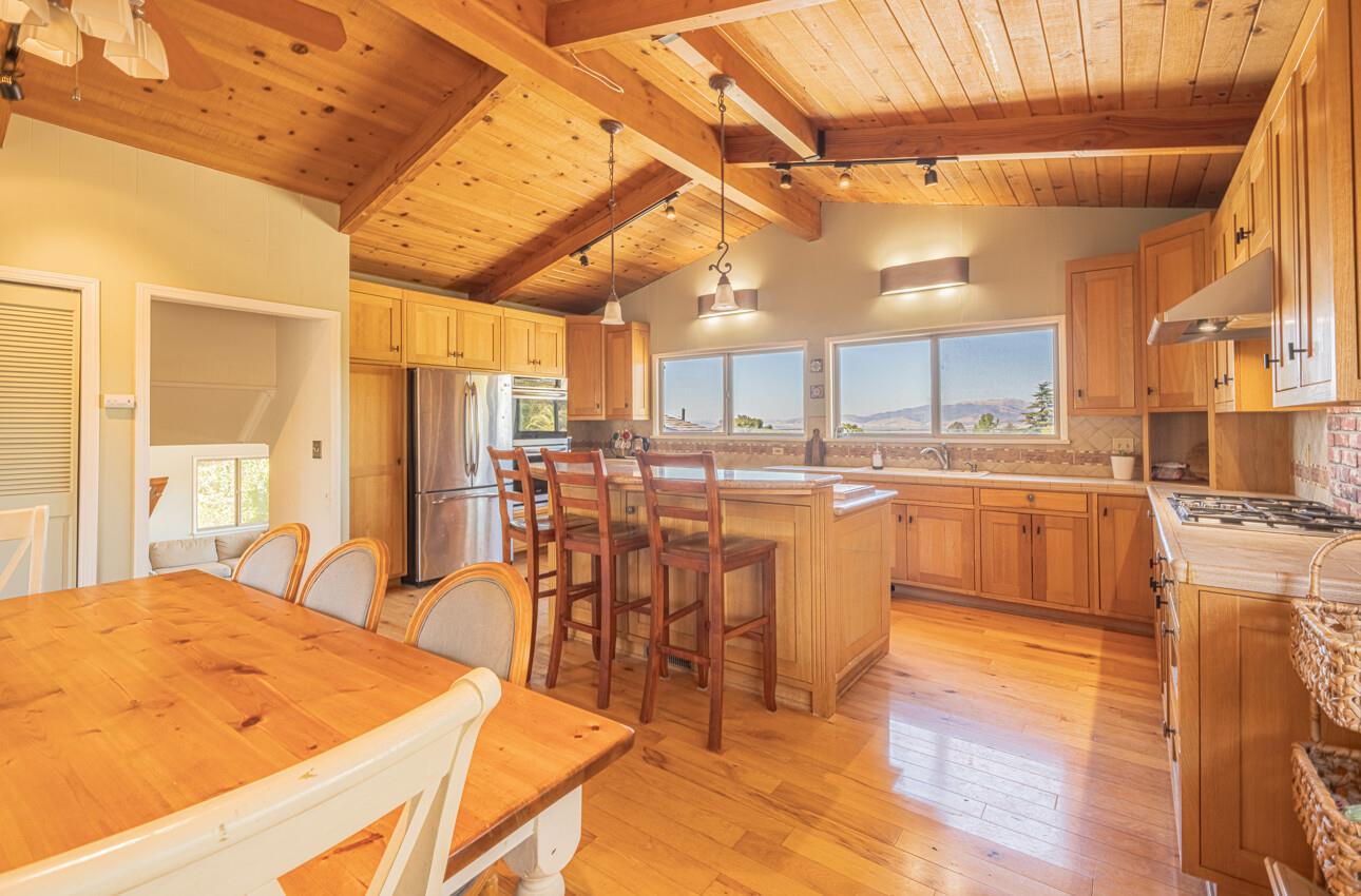 Detail Gallery Image 28 of 66 For 394 Mesa Rd, Salinas,  CA 93908 - 6 Beds | 4 Baths