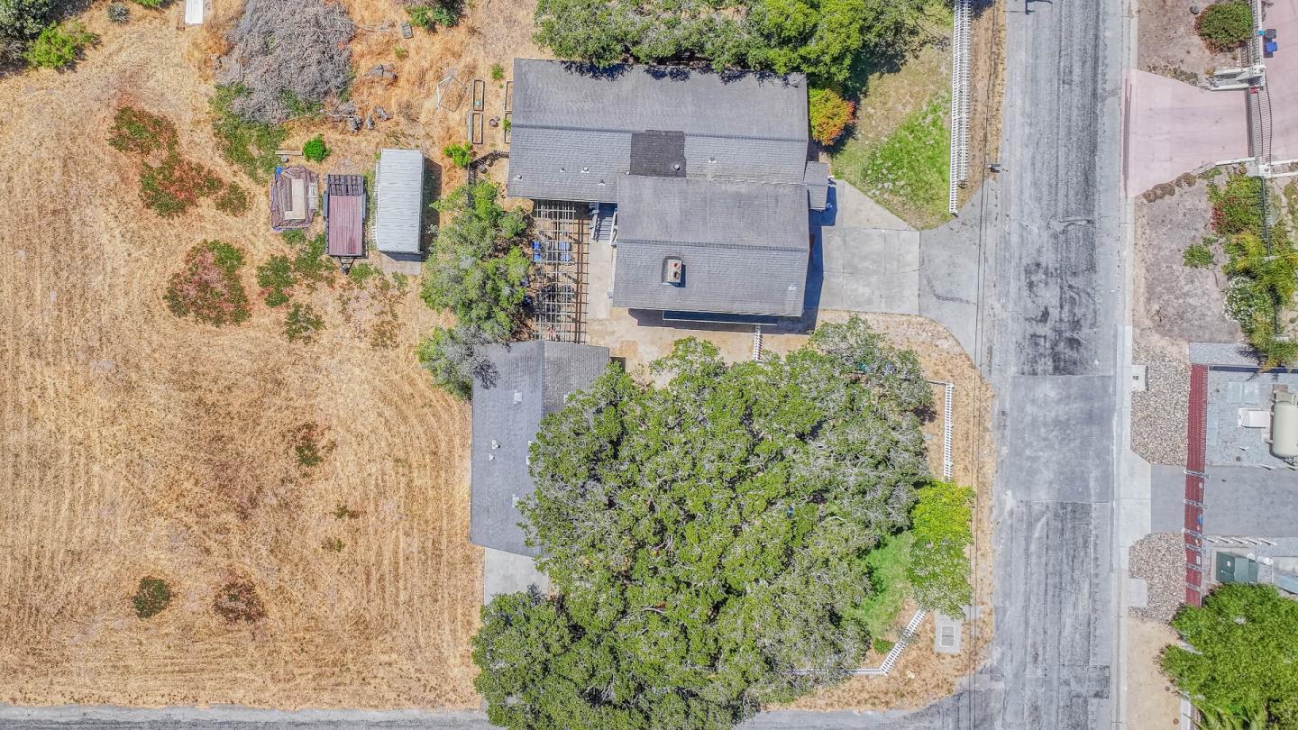 Detail Gallery Image 9 of 66 For 394 Mesa Rd, Salinas,  CA 93908 - 6 Beds | 4 Baths