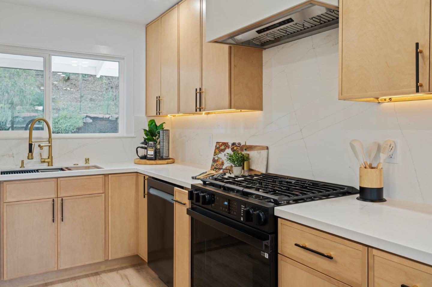 Detail Gallery Image 11 of 45 For 100 Hardie Dr, Moraga,  CA 94556 - 4 Beds | 2 Baths