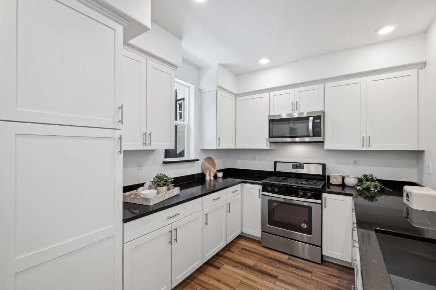 Detail Gallery Image 20 of 66 For 1452 Lavender Loop, Milpitas,  CA 95035 - 3 Beds | 2/1 Baths