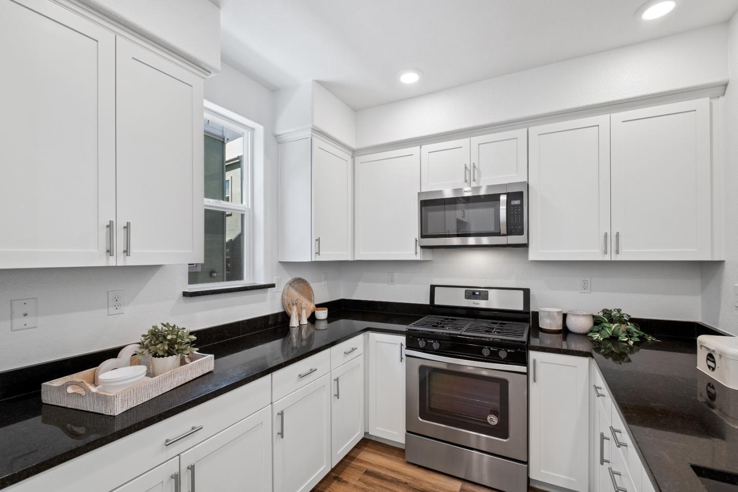 Detail Gallery Image 21 of 66 For 1452 Lavender Loop, Milpitas,  CA 95035 - 3 Beds | 2/1 Baths