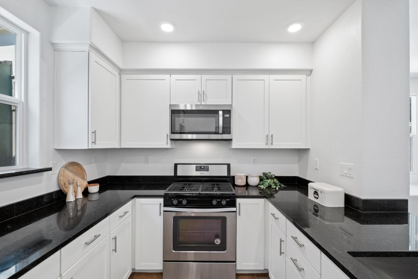 Detail Gallery Image 22 of 66 For 1452 Lavender Loop, Milpitas,  CA 95035 - 3 Beds | 2/1 Baths