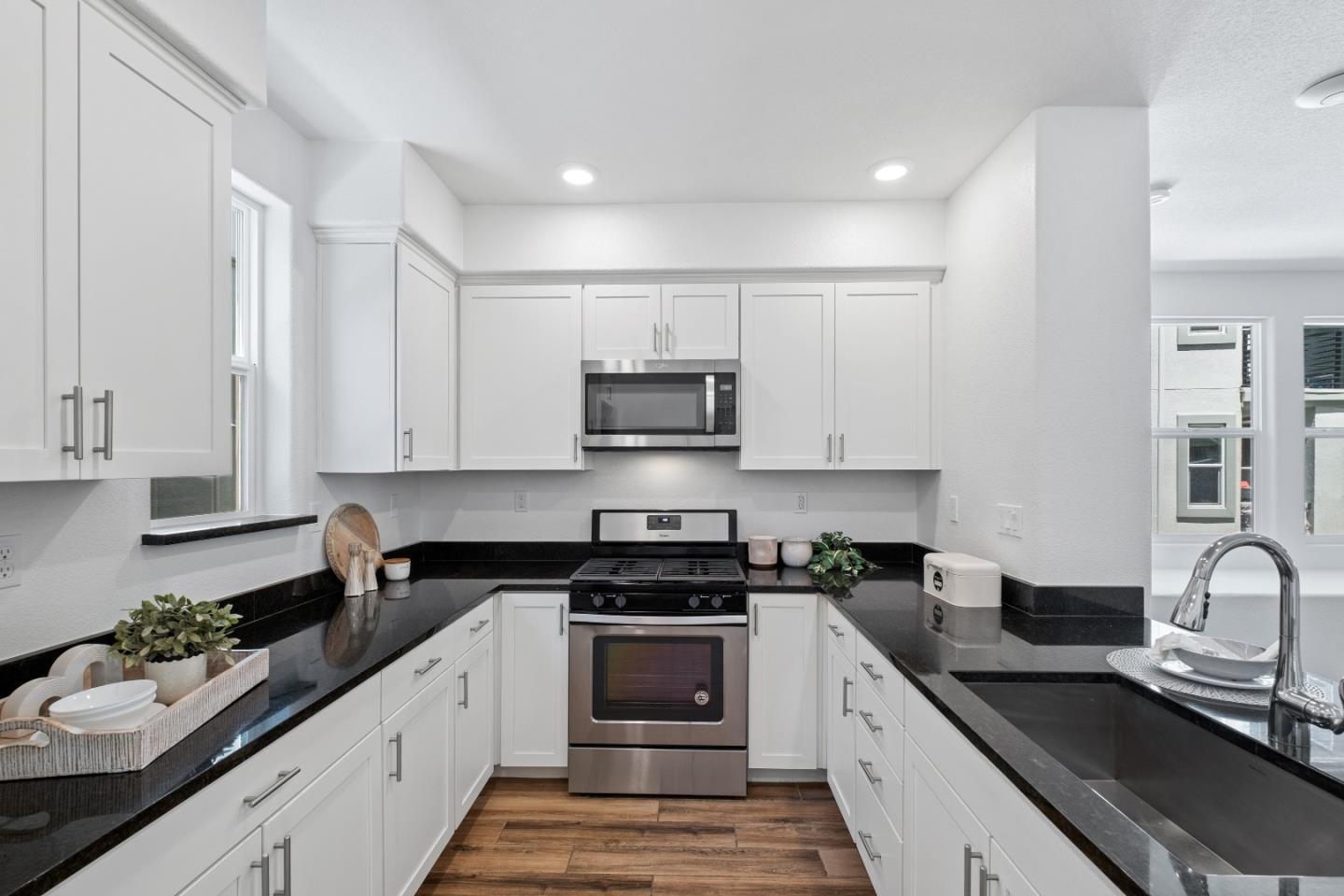 Detail Gallery Image 4 of 66 For 1452 Lavender Loop, Milpitas,  CA 95035 - 3 Beds | 2/1 Baths