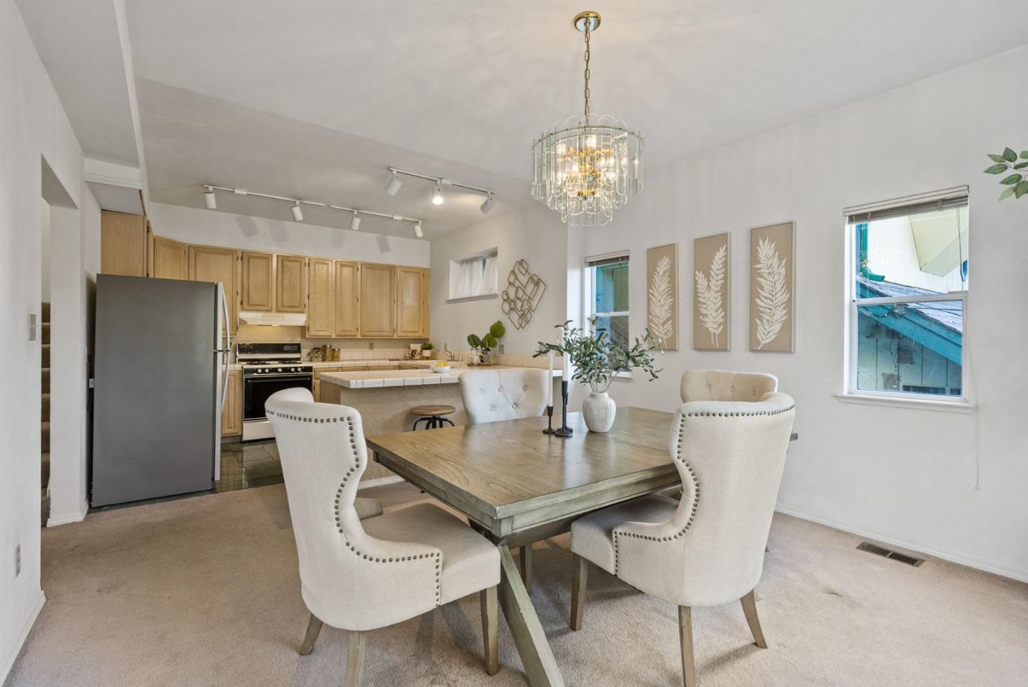 Detail Gallery Image 10 of 40 For 1910 Arrowhead Dr, Oakland,  CA 94611 - 3 Beds | 2 Baths