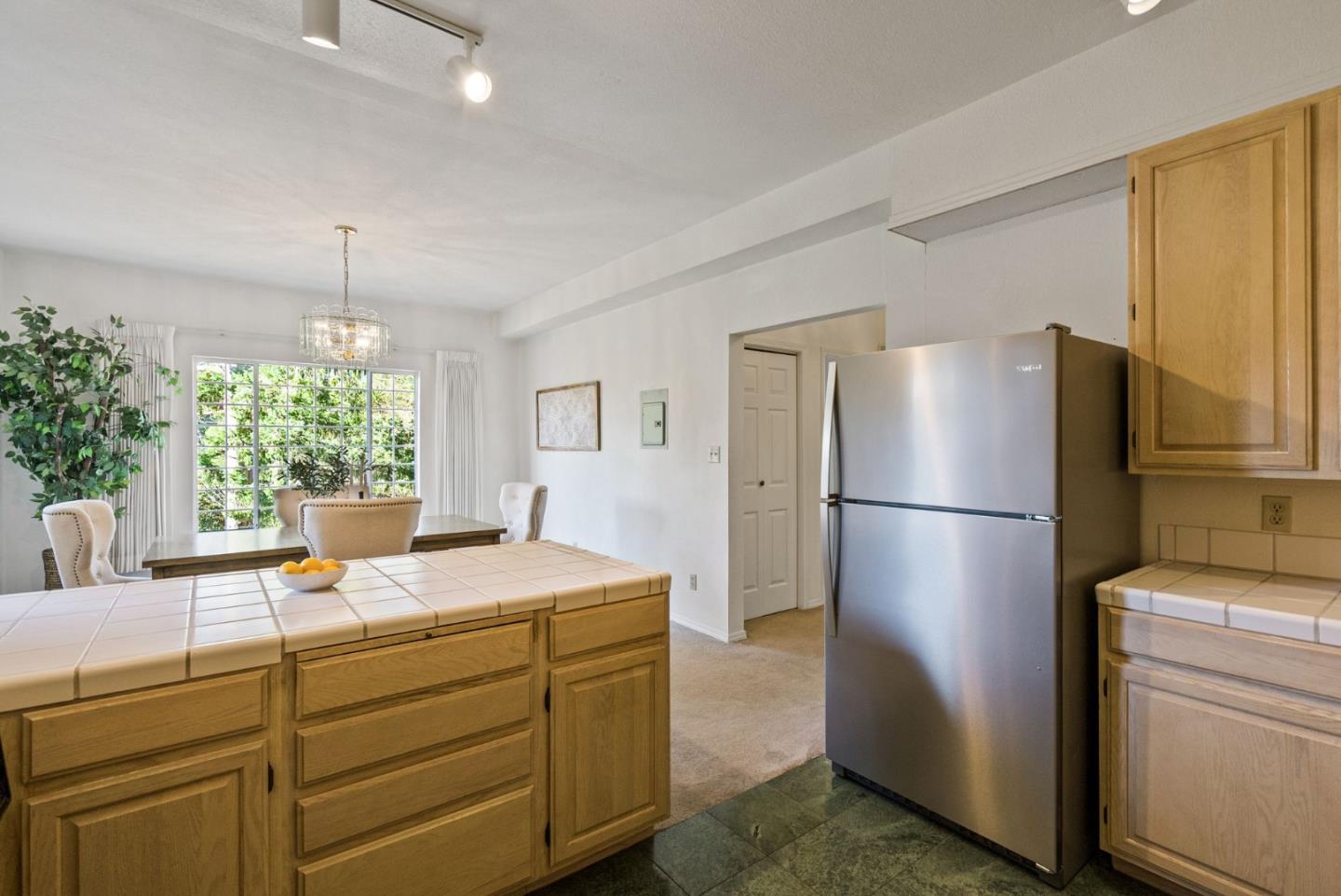 Detail Gallery Image 14 of 40 For 1910 Arrowhead Dr, Oakland,  CA 94611 - 3 Beds | 2 Baths