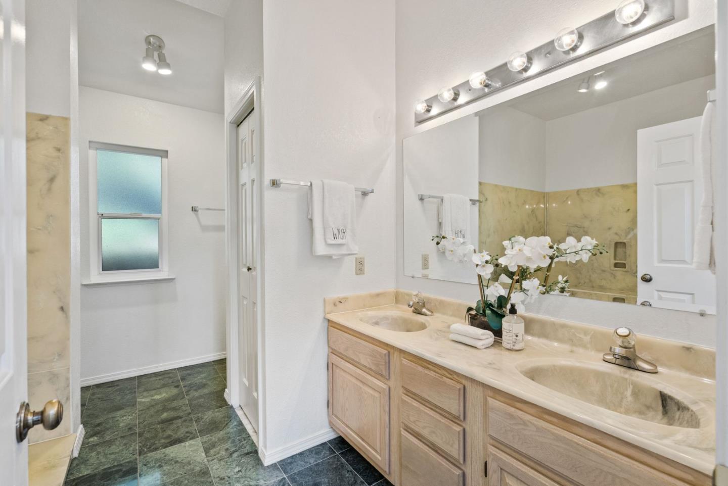 Detail Gallery Image 19 of 40 For 1910 Arrowhead Dr, Oakland,  CA 94611 - 3 Beds | 2 Baths