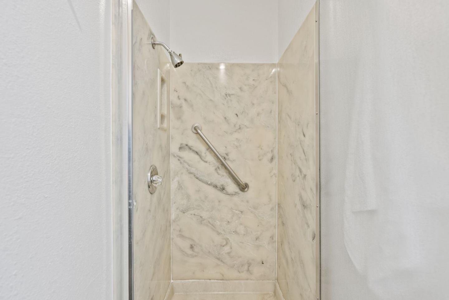 Detail Gallery Image 21 of 40 For 1910 Arrowhead Dr, Oakland,  CA 94611 - 3 Beds | 2 Baths