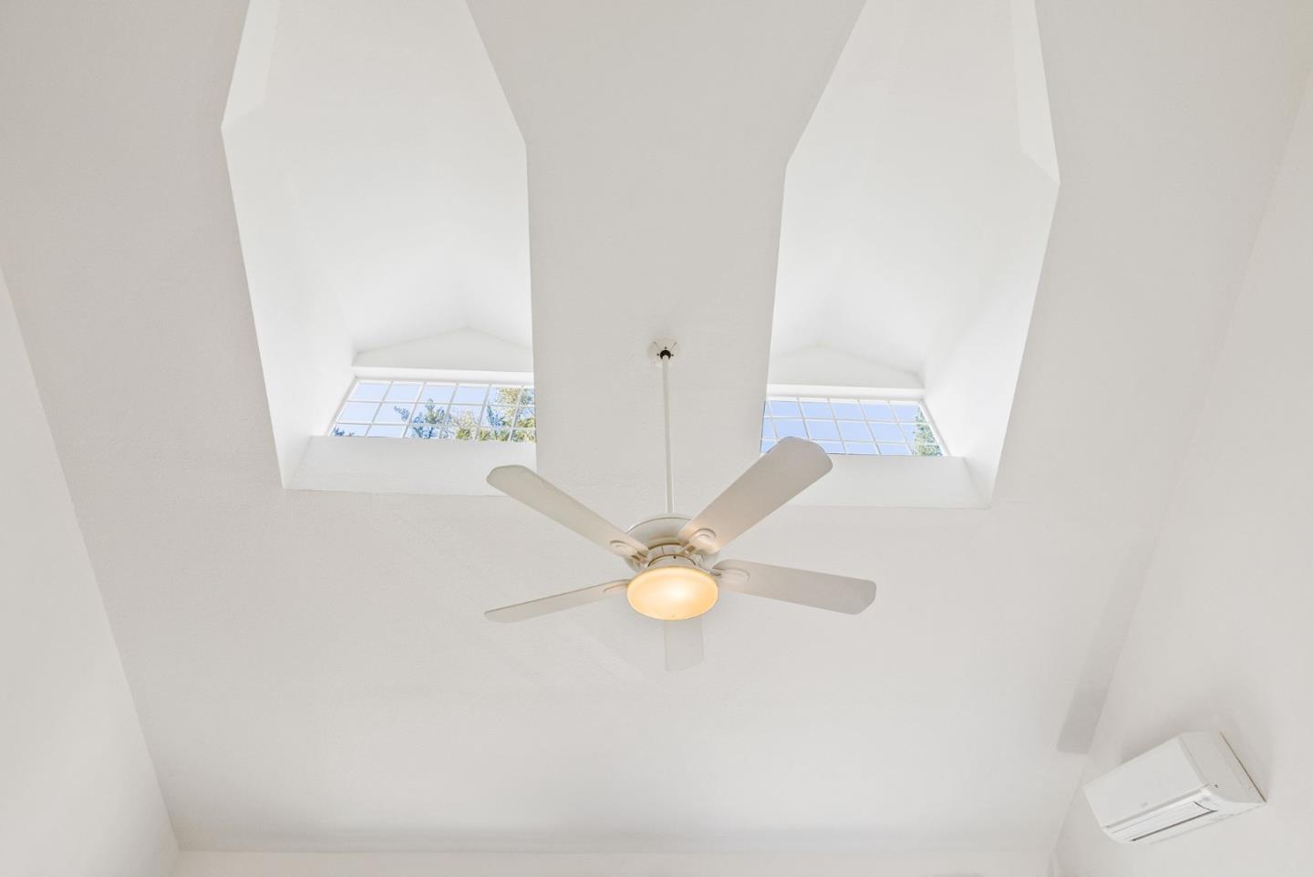 Detail Gallery Image 22 of 40 For 1910 Arrowhead Dr, Oakland,  CA 94611 - 3 Beds | 2 Baths