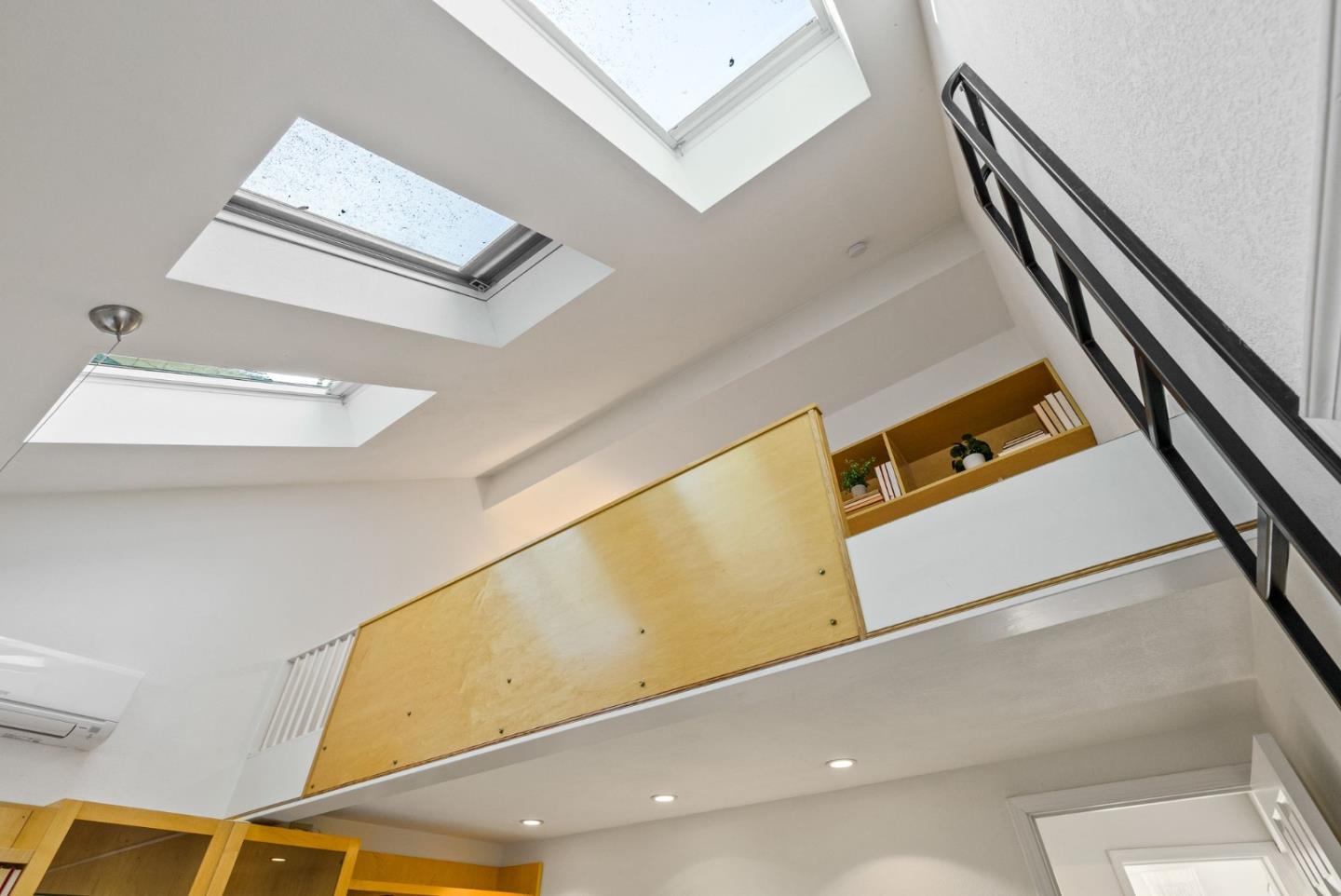 Detail Gallery Image 28 of 40 For 1910 Arrowhead Dr, Oakland,  CA 94611 - 3 Beds | 2 Baths