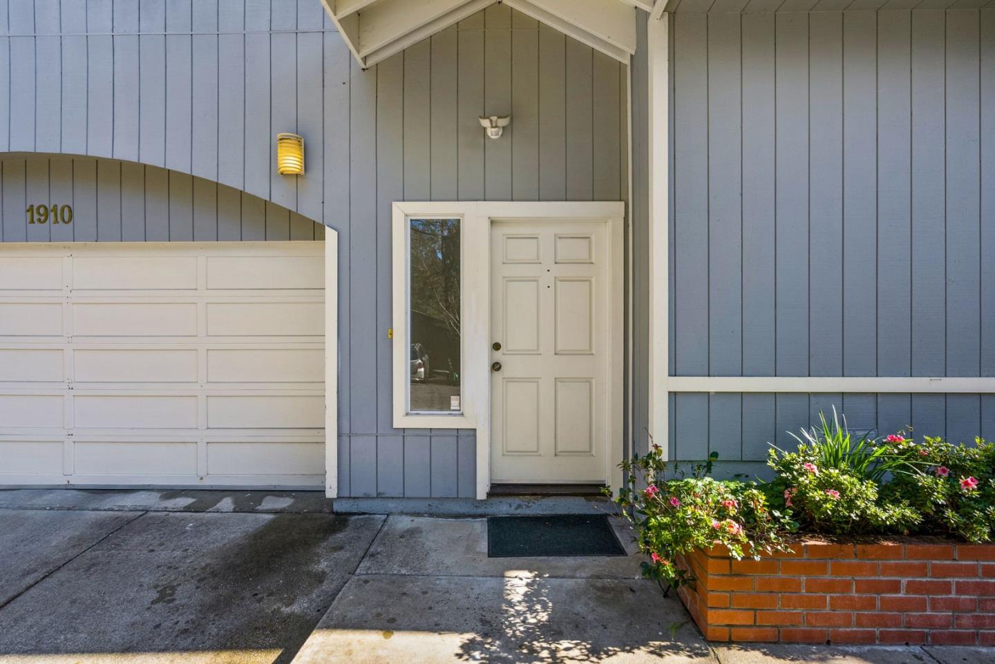 Detail Gallery Image 3 of 40 For 1910 Arrowhead Dr, Oakland,  CA 94611 - 3 Beds | 2 Baths