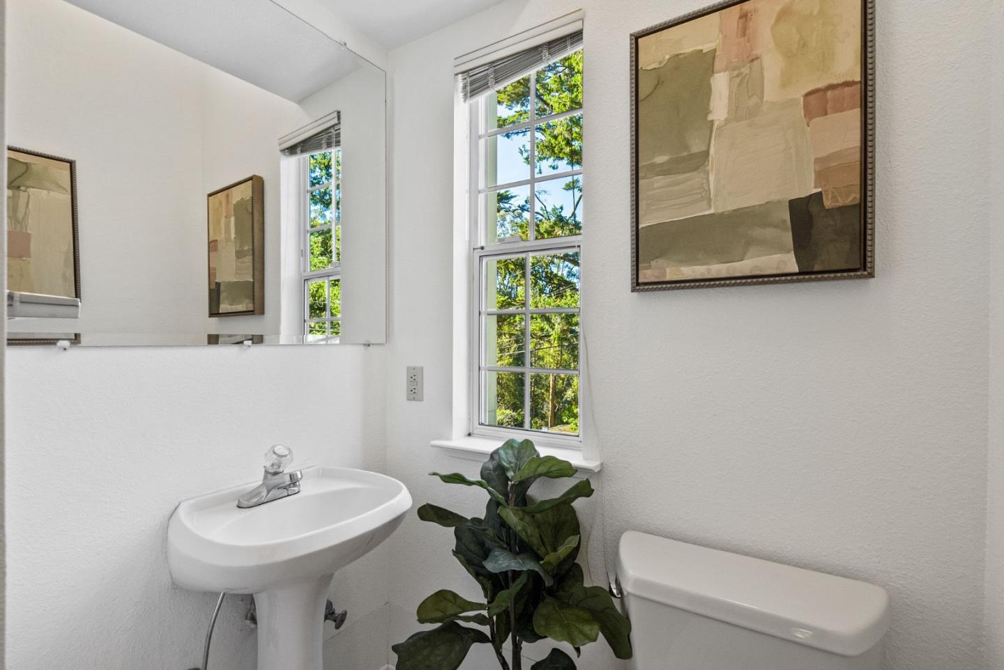 Detail Gallery Image 7 of 40 For 1910 Arrowhead Dr, Oakland,  CA 94611 - 3 Beds | 2 Baths