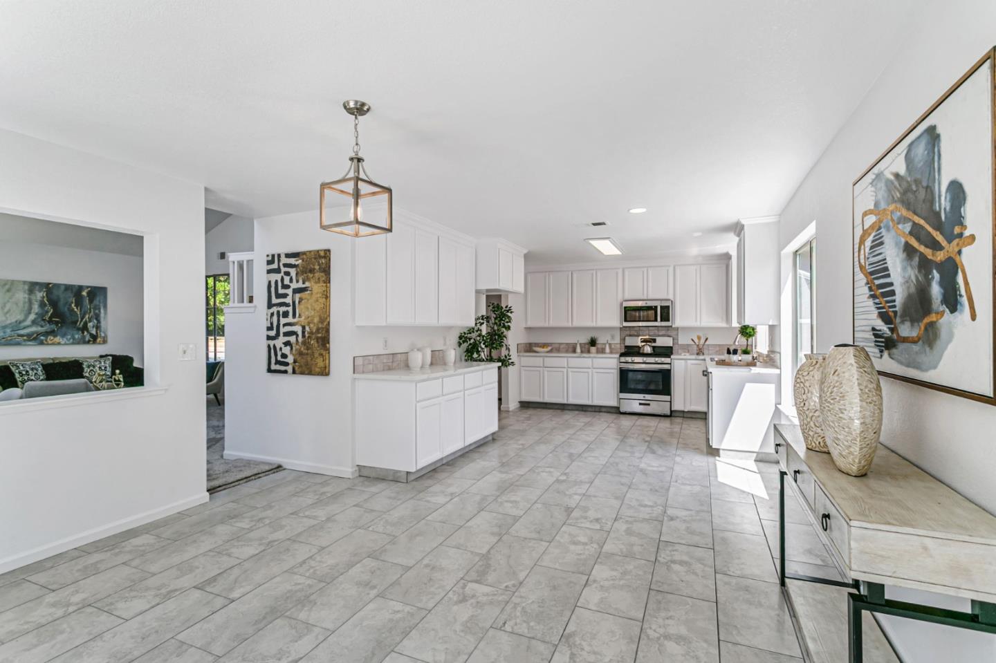 Detail Gallery Image 11 of 39 For 770 Babbs Creek Dr, Gilroy,  CA 95020 - 4 Beds | 2/1 Baths
