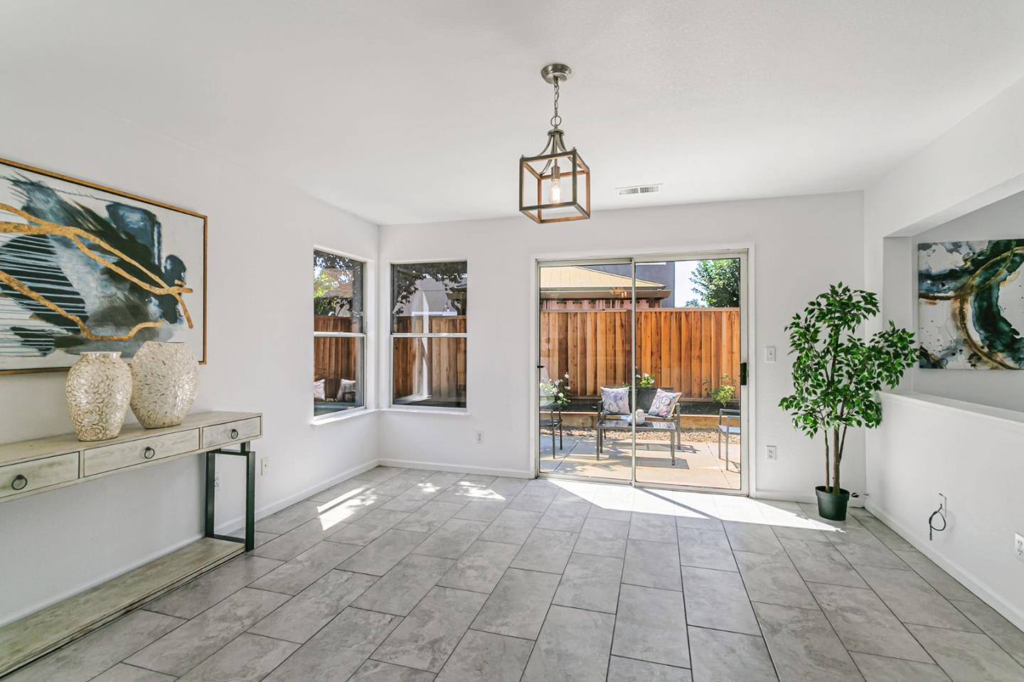 Detail Gallery Image 13 of 39 For 770 Babbs Creek Dr, Gilroy,  CA 95020 - 4 Beds | 2/1 Baths