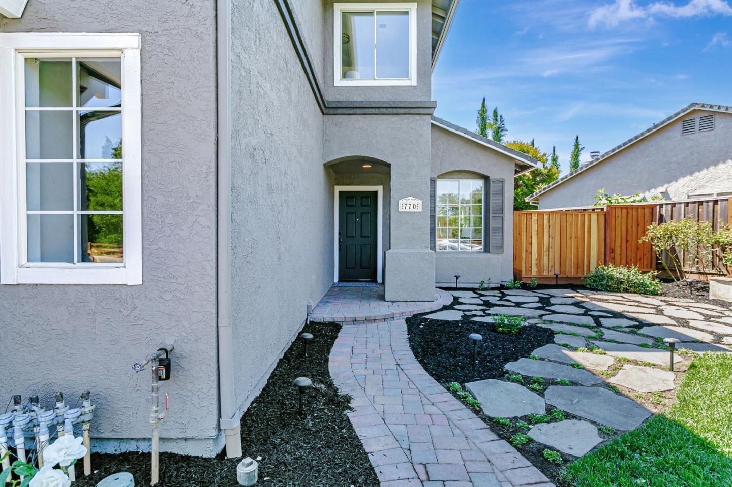 Detail Gallery Image 4 of 39 For 770 Babbs Creek Dr, Gilroy,  CA 95020 - 4 Beds | 2/1 Baths