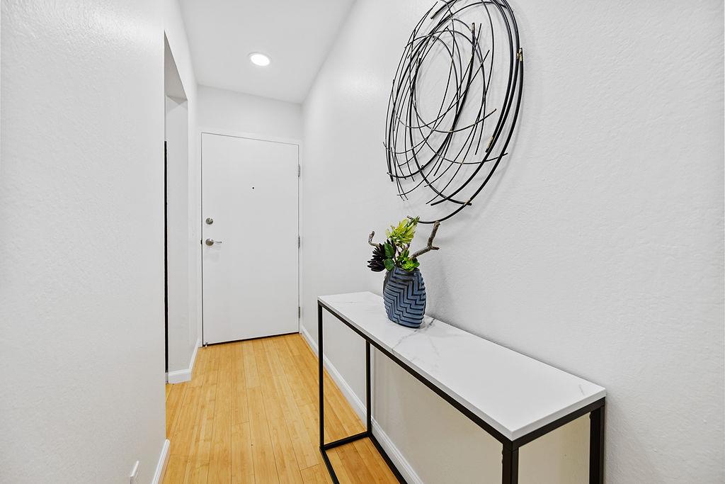 Detail Gallery Image 5 of 42 For 4096 17th St #308,  San Francisco,  CA 94114 - 2 Beds | 1 Baths