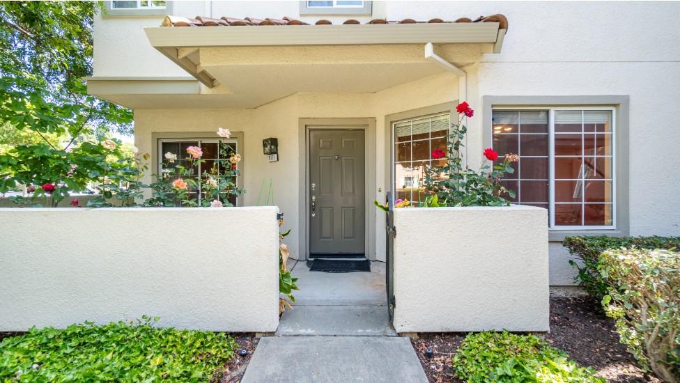 Detail Gallery Image 2 of 8 For 1171 Tea Rose Cir, San Jose,  CA 95131 - 3 Beds | 2/1 Baths