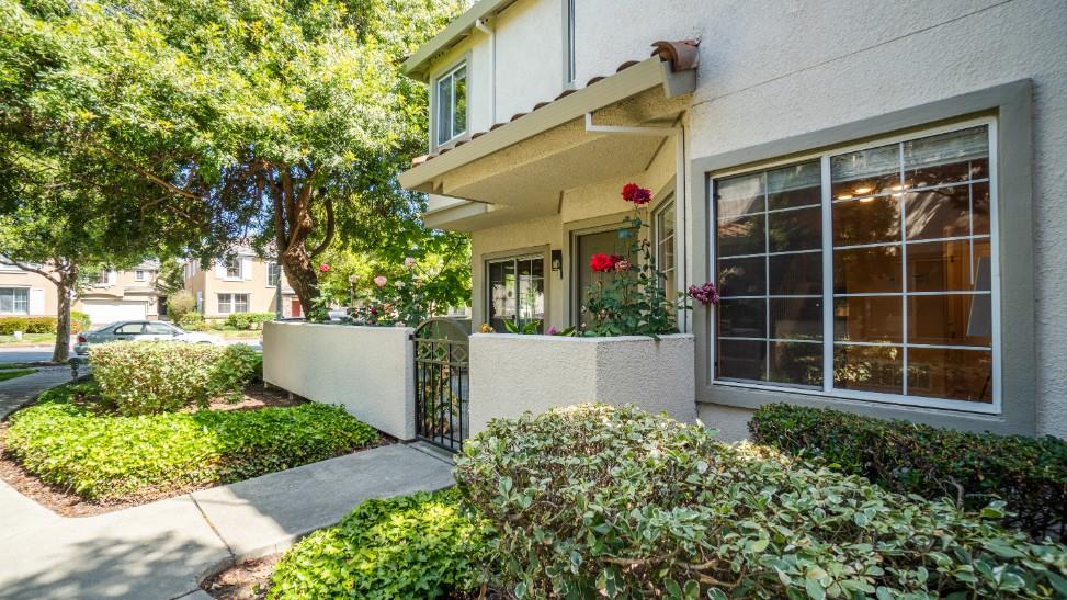 Detail Gallery Image 3 of 8 For 1171 Tea Rose Cir, San Jose,  CA 95131 - 3 Beds | 2/1 Baths