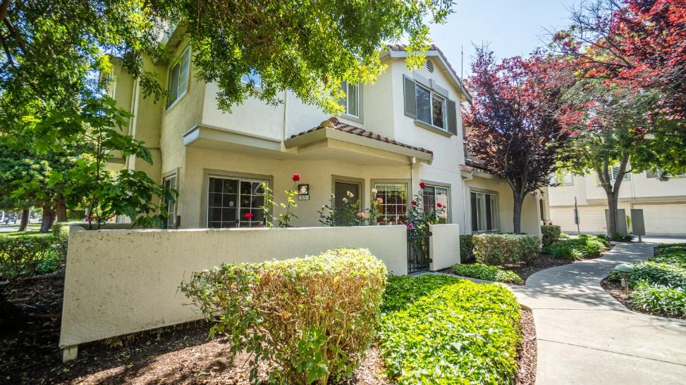 Detail Gallery Image 4 of 8 For 1171 Tea Rose Cir, San Jose,  CA 95131 - 3 Beds | 2/1 Baths