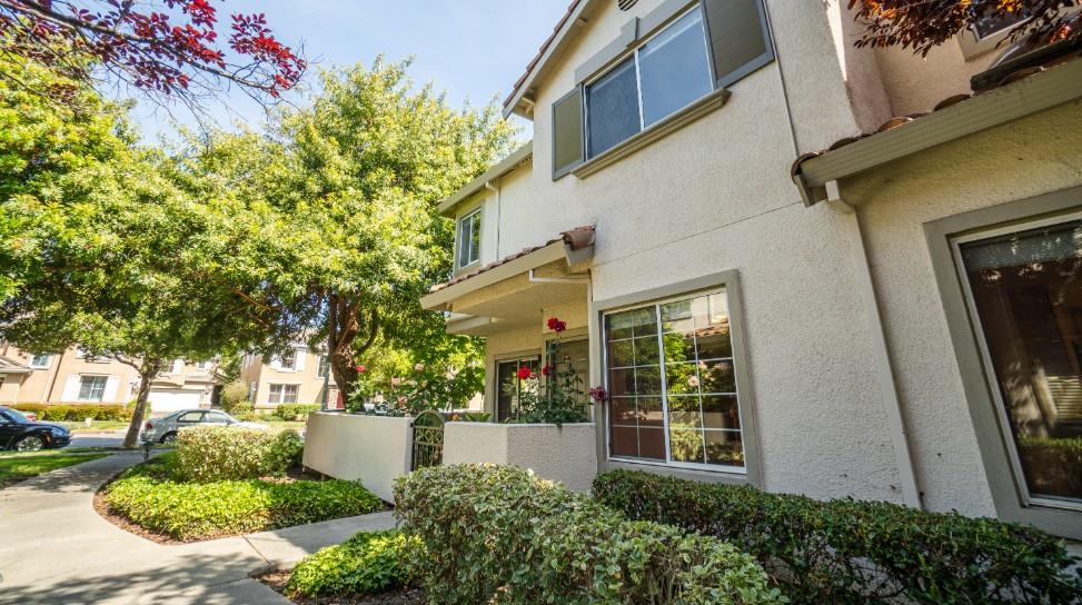 Detail Gallery Image 5 of 8 For 1171 Tea Rose Cir, San Jose,  CA 95131 - 3 Beds | 2/1 Baths