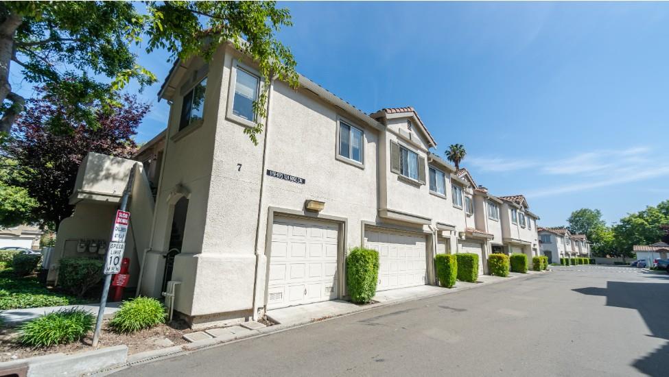 Detail Gallery Image 6 of 8 For 1171 Tea Rose Cir, San Jose,  CA 95131 - 3 Beds | 2/1 Baths