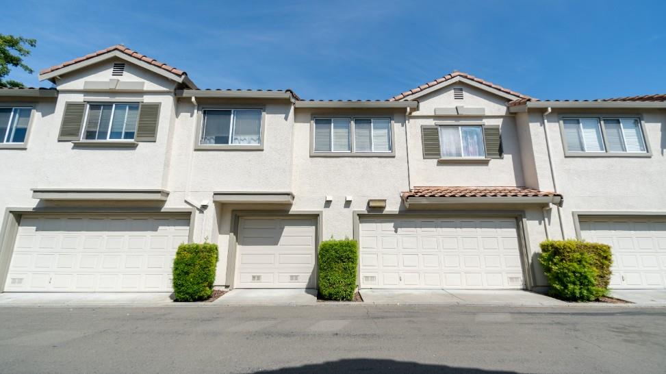 Detail Gallery Image 7 of 8 For 1171 Tea Rose Cir, San Jose,  CA 95131 - 3 Beds | 2/1 Baths