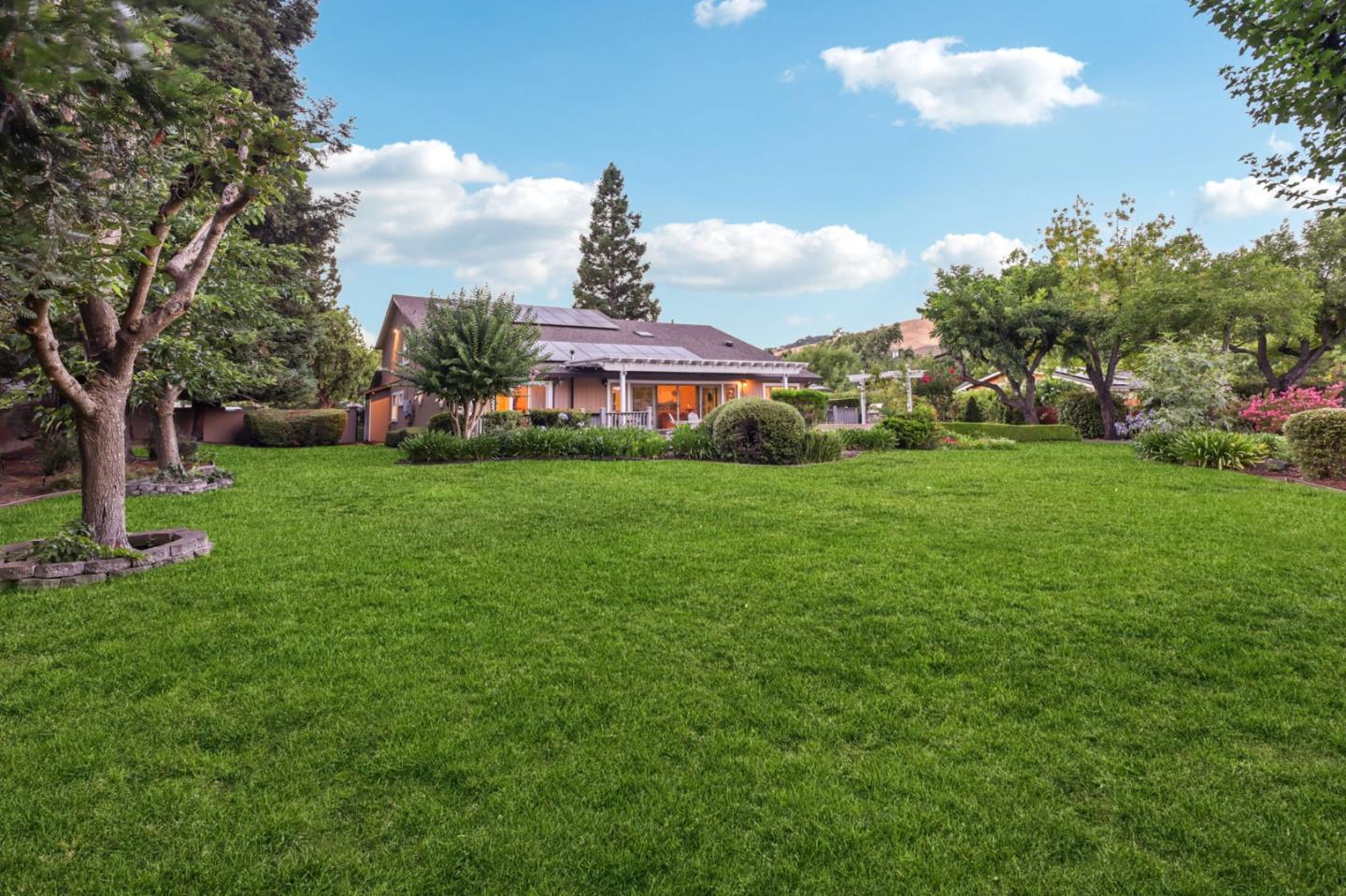 Detail Gallery Image 34 of 48 For 2150 Green Acres Ln, Morgan Hill,  CA 95037 - 5 Beds | 5 Baths