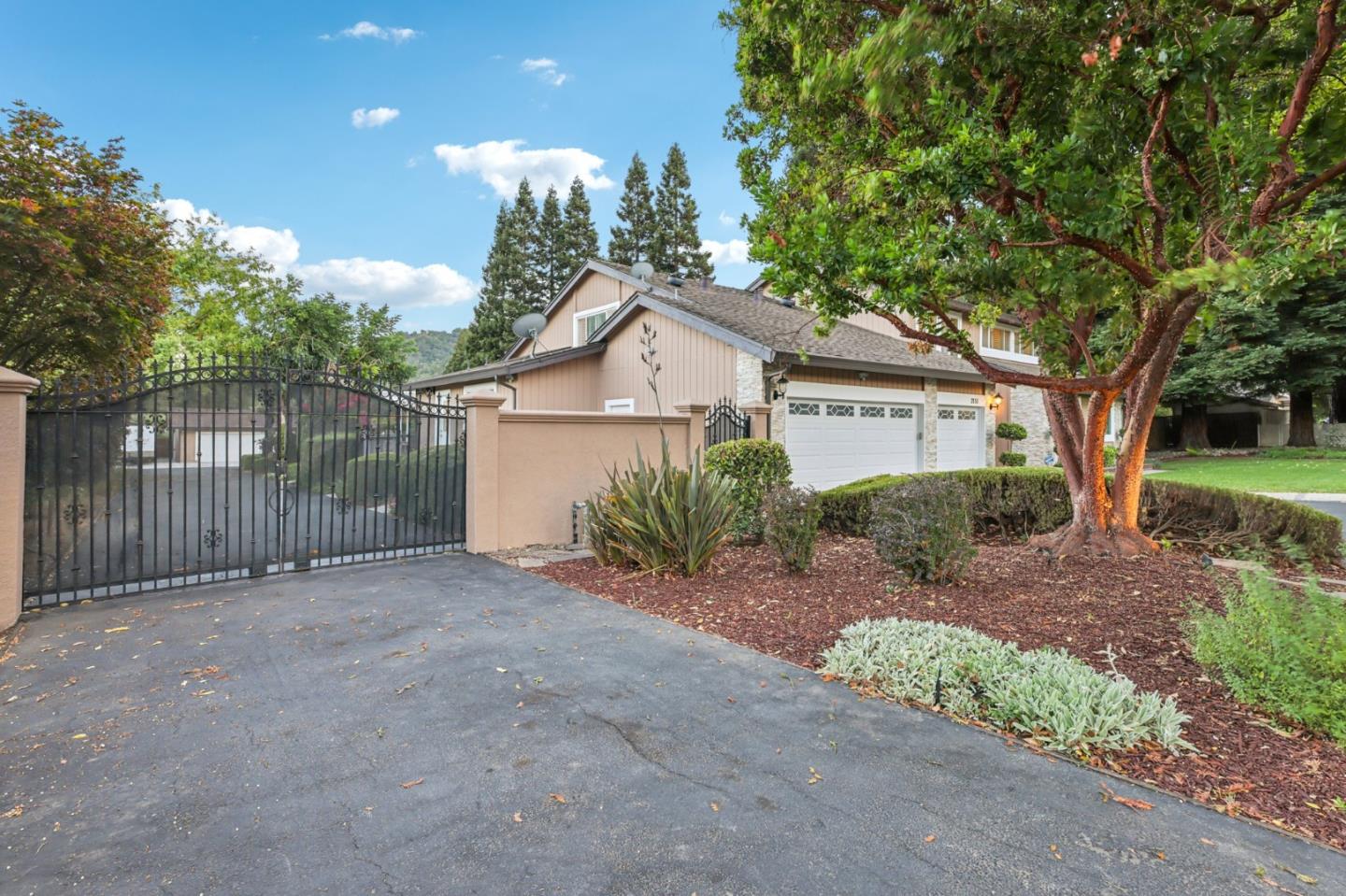 Detail Gallery Image 4 of 48 For 2150 Green Acres Ln, Morgan Hill,  CA 95037 - 5 Beds | 5 Baths