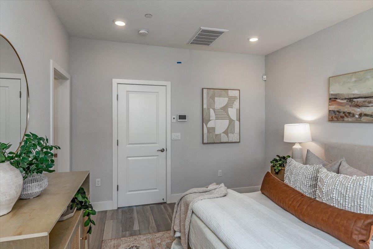 Detail Gallery Image 11 of 33 For 5736 Vibrant Loop, San Jose,  CA 95119 - 3 Beds | 3/1 Baths