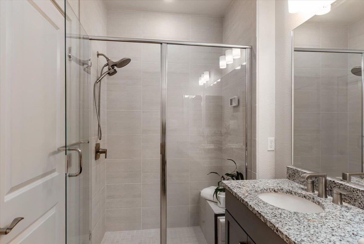 Detail Gallery Image 12 of 33 For 5736 Vibrant Loop, San Jose,  CA 95119 - 3 Beds | 3/1 Baths