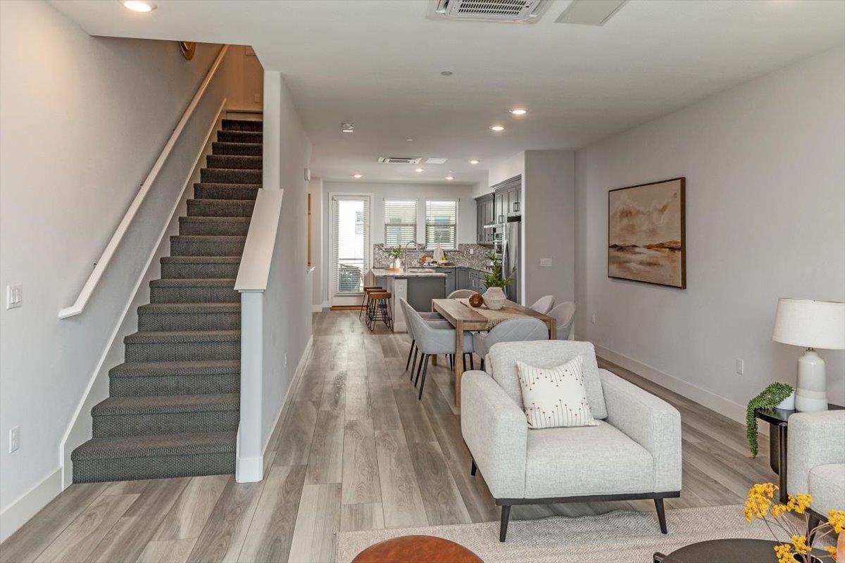 Detail Gallery Image 13 of 33 For 5736 Vibrant Loop, San Jose,  CA 95119 - 3 Beds | 3/1 Baths