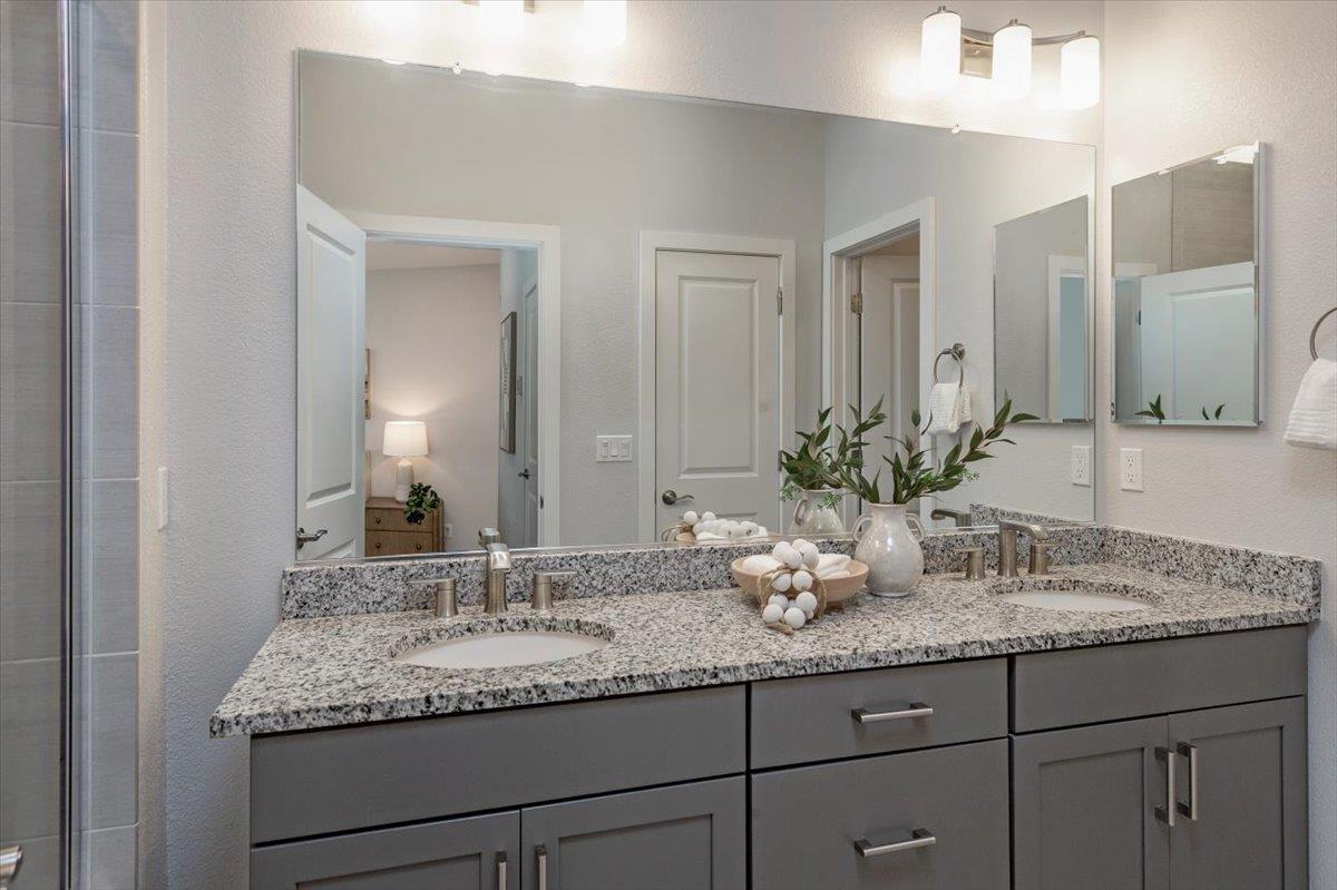 Detail Gallery Image 16 of 33 For 5736 Vibrant Loop, San Jose,  CA 95119 - 3 Beds | 3/1 Baths