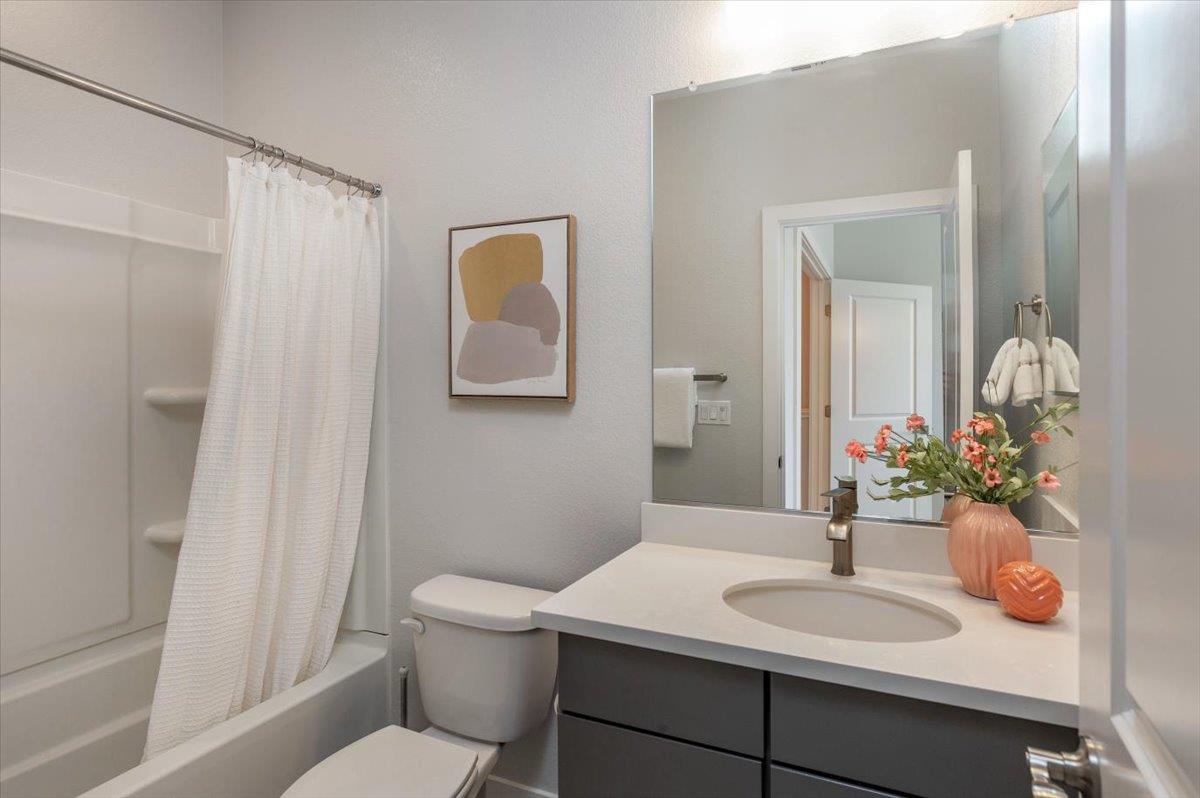 Detail Gallery Image 19 of 33 For 5736 Vibrant Loop, San Jose,  CA 95119 - 3 Beds | 3/1 Baths