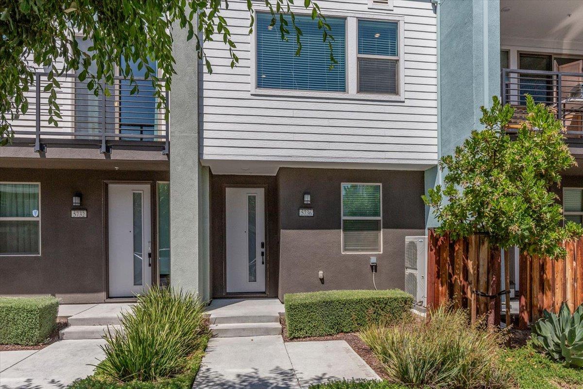 Detail Gallery Image 2 of 33 For 5736 Vibrant Loop, San Jose,  CA 95119 - 3 Beds | 3/1 Baths