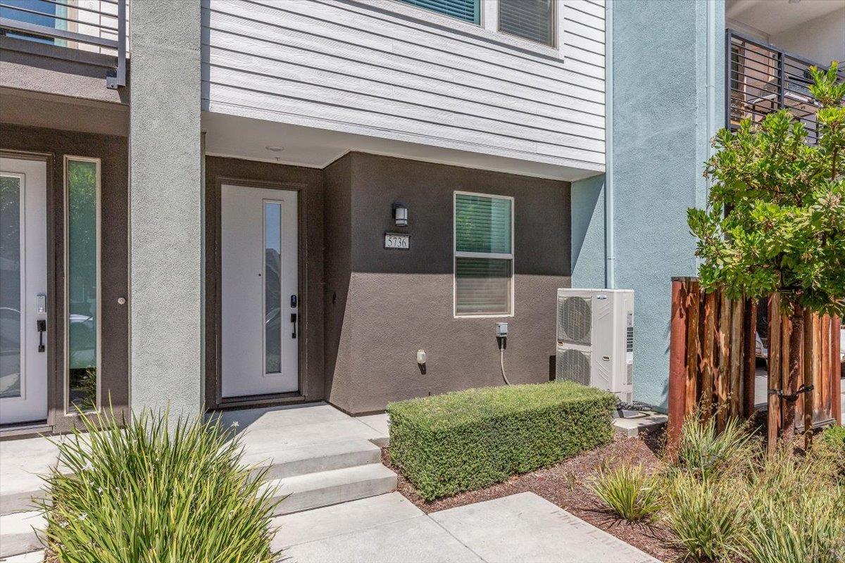 Detail Gallery Image 24 of 33 For 5736 Vibrant Loop, San Jose,  CA 95119 - 3 Beds | 3/1 Baths
