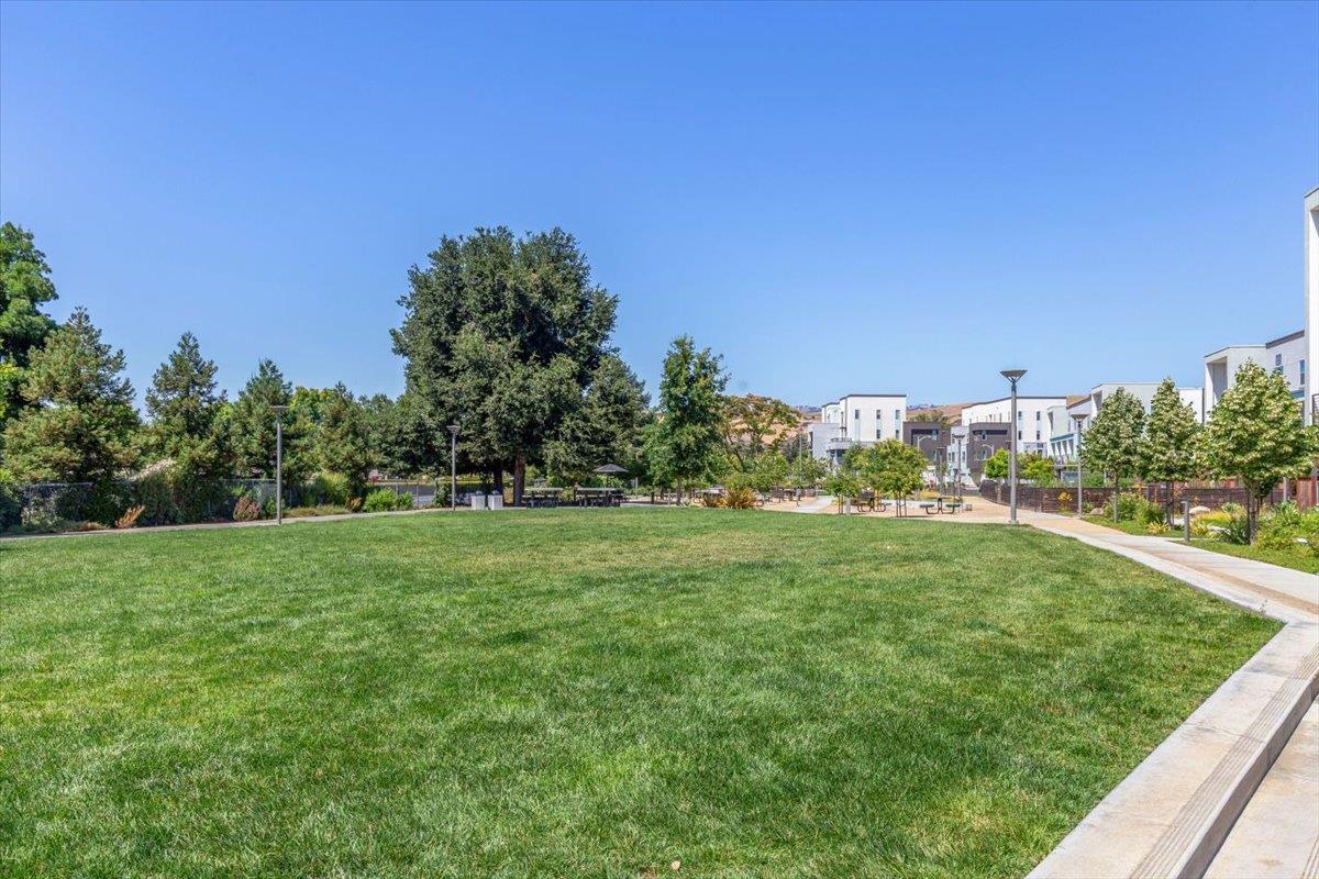 Detail Gallery Image 27 of 33 For 5736 Vibrant Loop, San Jose,  CA 95119 - 3 Beds | 3/1 Baths