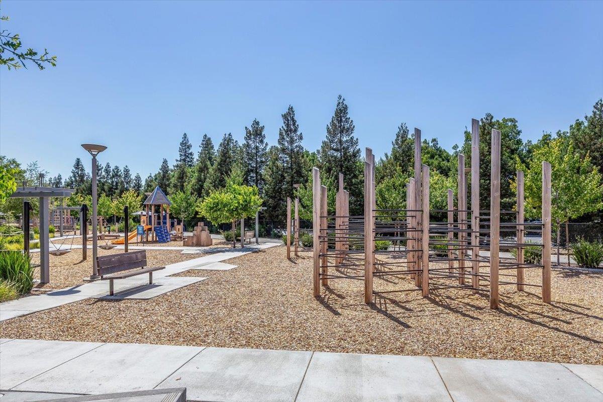 Detail Gallery Image 29 of 33 For 5736 Vibrant Loop, San Jose,  CA 95119 - 3 Beds | 3/1 Baths