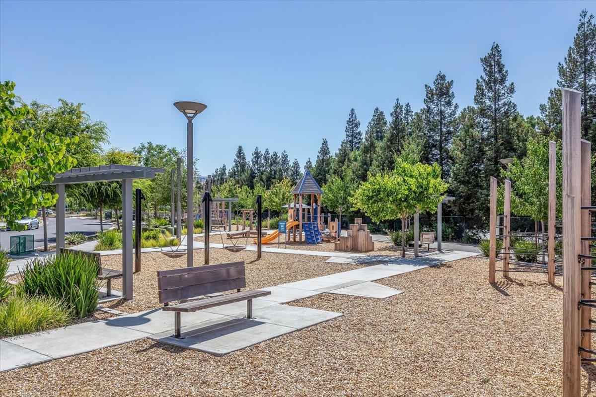 Detail Gallery Image 30 of 33 For 5736 Vibrant Loop, San Jose,  CA 95119 - 3 Beds | 3/1 Baths