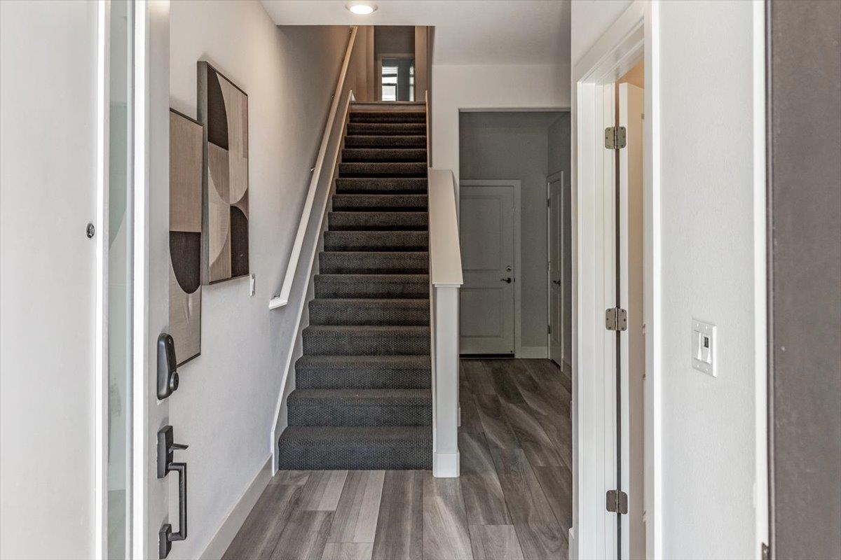 Detail Gallery Image 9 of 33 For 5736 Vibrant Loop, San Jose,  CA 95119 - 3 Beds | 3/1 Baths
