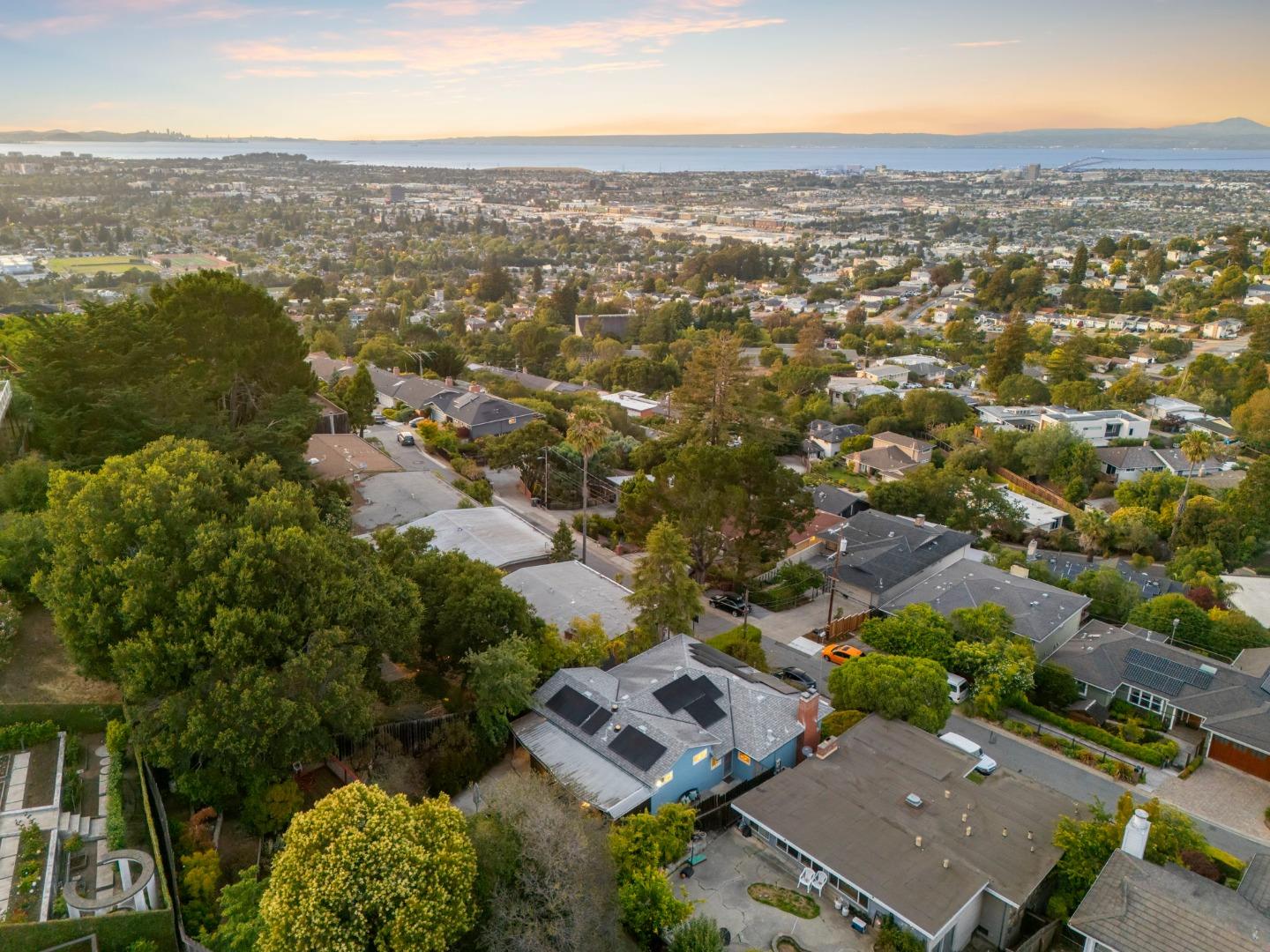 Detail Gallery Image 115 of 147 For 2310 Wooster Ave, Belmont,  CA 94002 - 3 Beds | 2 Baths