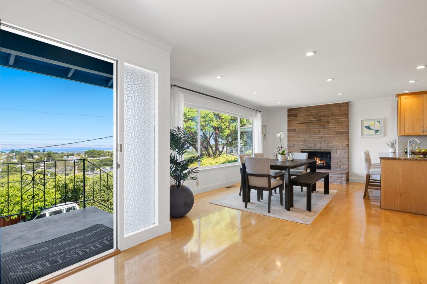 Detail Gallery Image 21 of 147 For 2310 Wooster Ave, Belmont,  CA 94002 - 3 Beds | 2 Baths