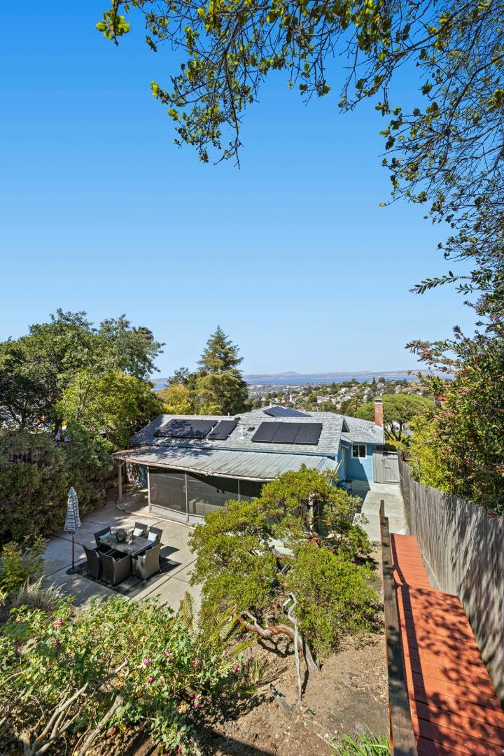 Detail Gallery Image 96 of 147 For 2310 Wooster Ave, Belmont,  CA 94002 - 3 Beds | 2 Baths