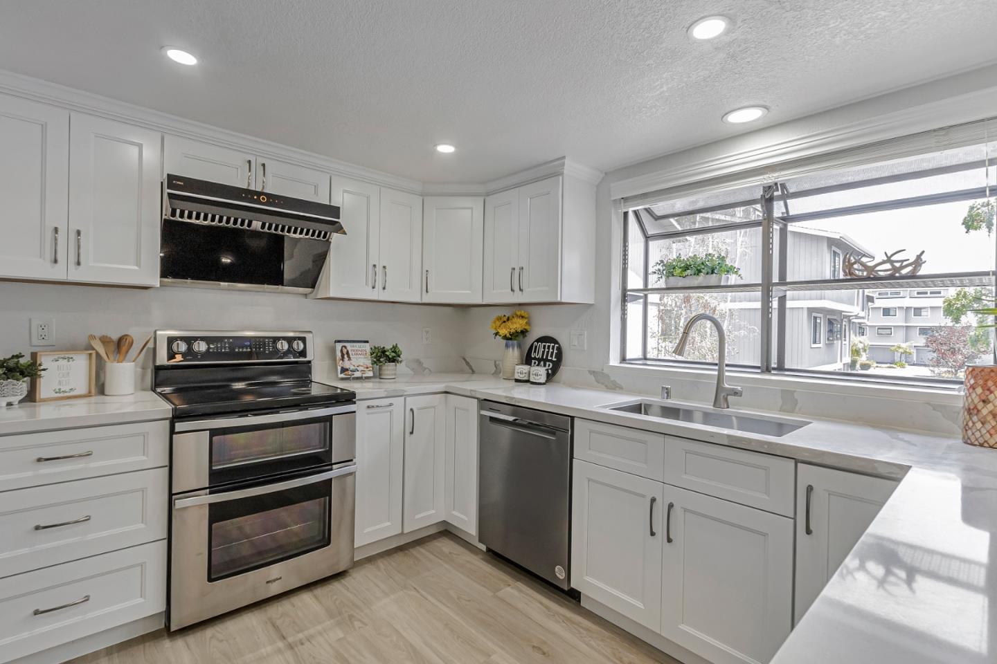 Detail Gallery Image 12 of 41 For 155 Monte Villa Ct, Campbell,  CA 95008 - 2 Beds | 2/1 Baths